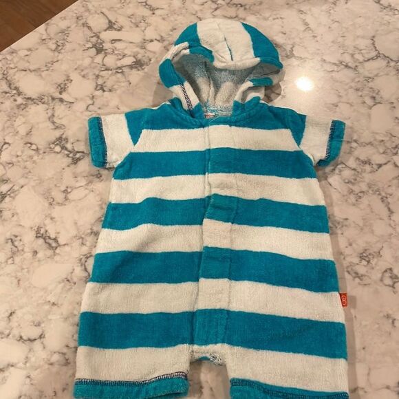 Magnificent Baby boy magnetic closure one piece shortie 0-3 months Terry towel - Picture 1 of 5